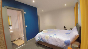 En-suite Double-Bedroom in the Heart of Eccles Manchester Perfect for Short Stays